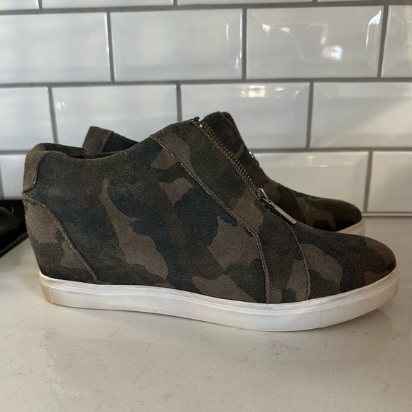 Camo Wedge Sneakers - Picture 1 of 5